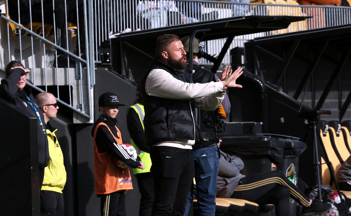 "Nostetaan entisestään mahtavaa tunnelmaa"- SJK-luotsi Joaquin Gómez heittää haastetta faneille