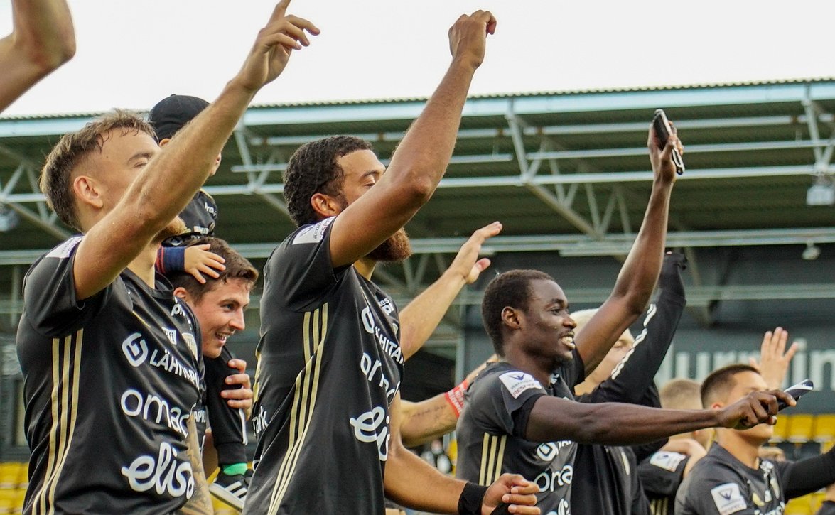 SJK tapasi kannattajiaan lauantaina