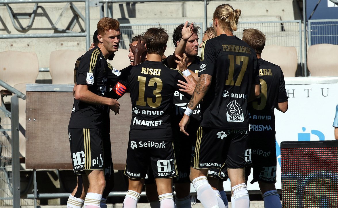 Valakari iloitsi SJK-pelaajien työmäärästä