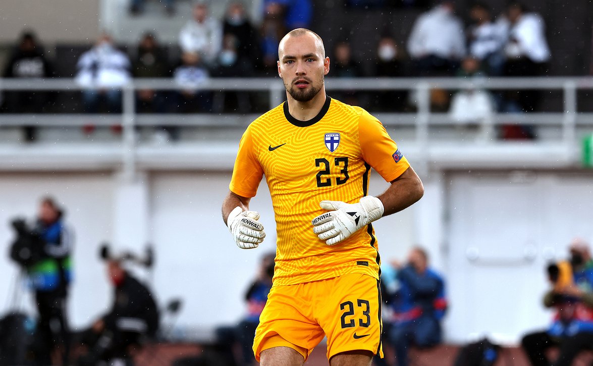 Huuhkajavahti Eriksson ei unohda taustaansa - "Olen HIFK:n talkoissa mukana"