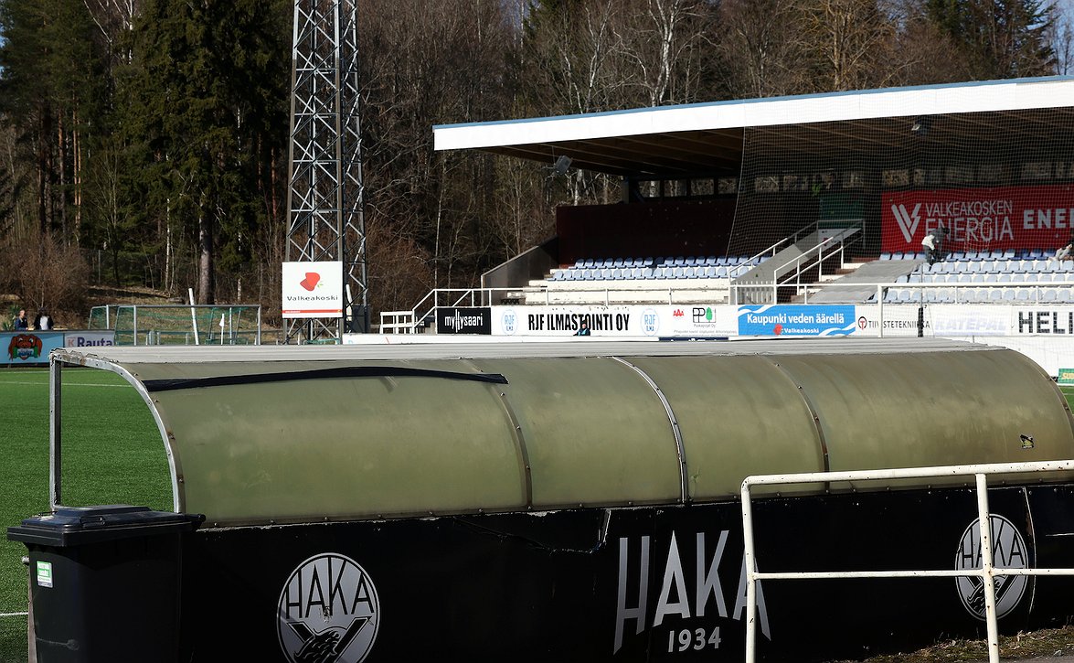 ​Tehtaan kentän päätykatsomo mennyttä – poliisi tutkii tuhotyönä