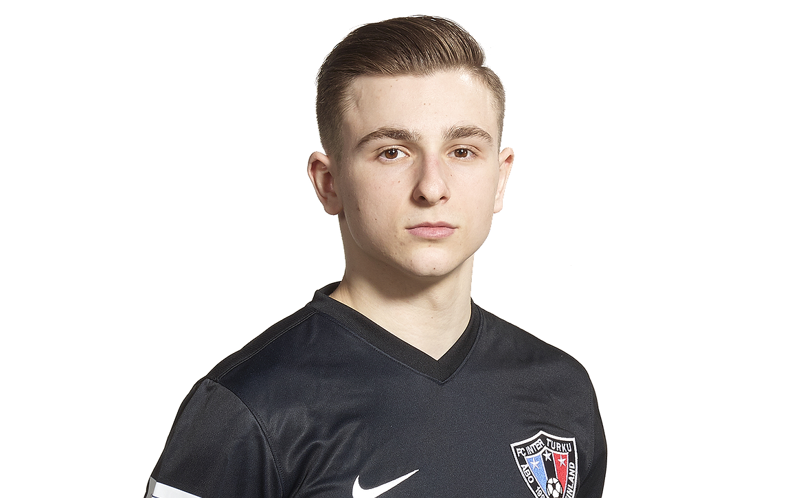 FC Interin Ademi iloitsi onnistumisestaan Suomi-paidassa