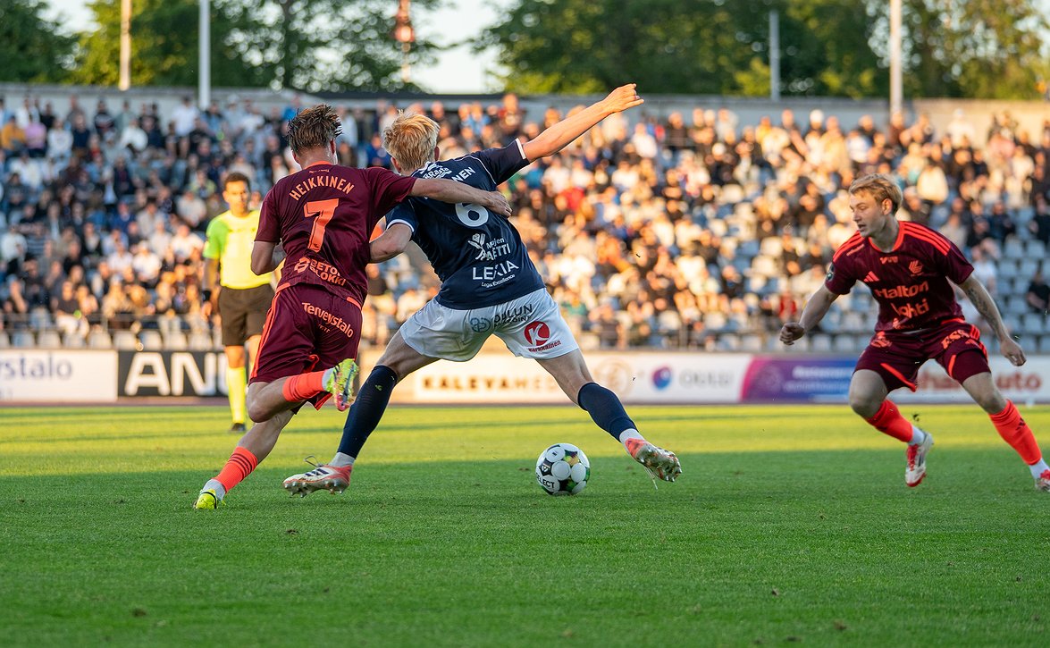 Pistejako Oulun yöttömässä yössä (AC Oulu-FC Lahti 1-1)