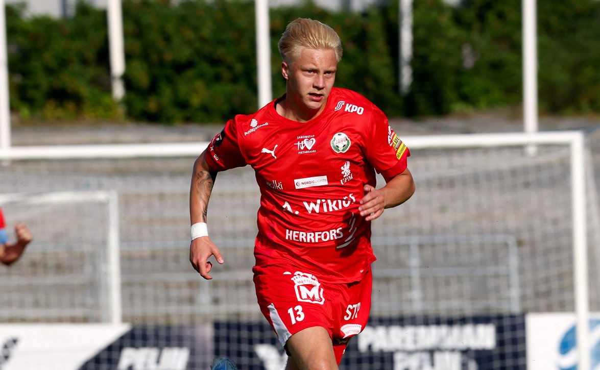 ​Jarolle takaiskuja – Altti Hellemaan loppukausi vaarassa, Jonathan Lawson yhä vailla työlupaa