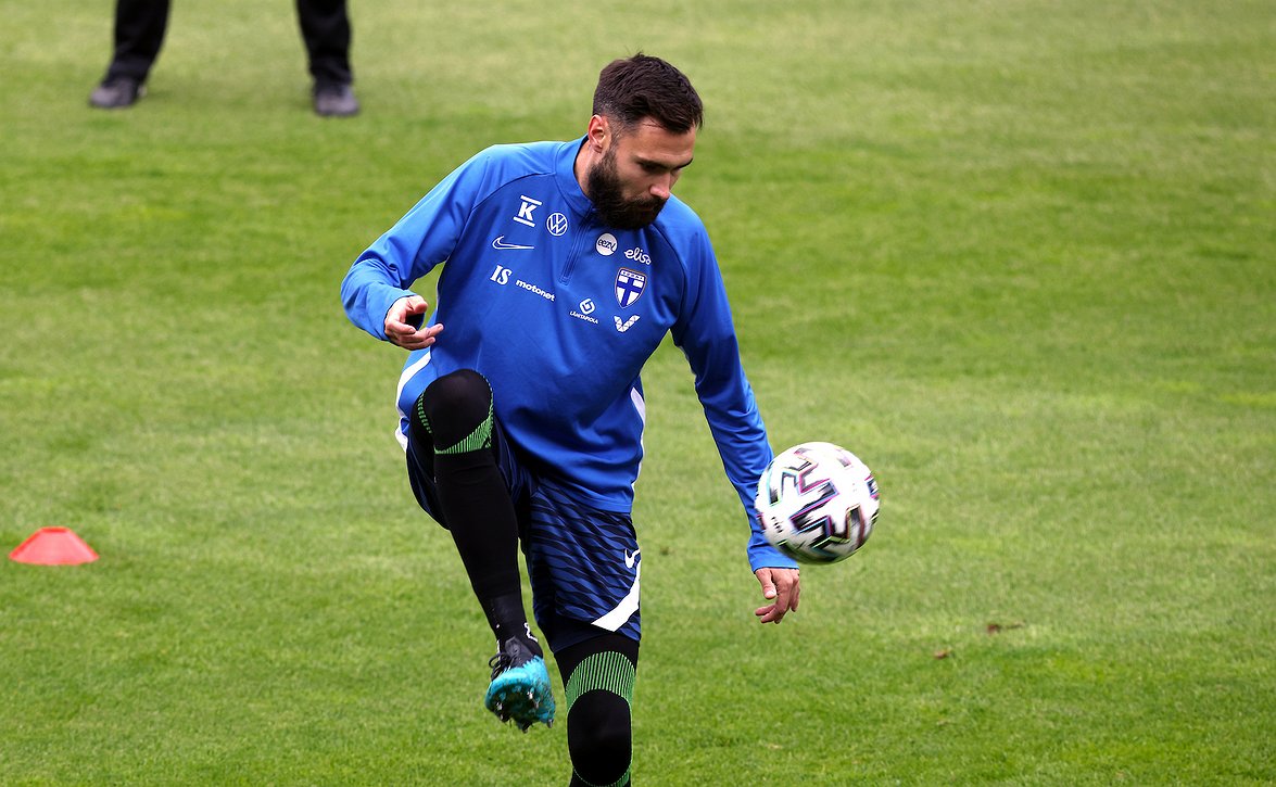 ​Huuhkajakapteeni Tim Sparvilla on toinenkin unelma – "Tulla takaisin ja voittaa Veikkausliiga"