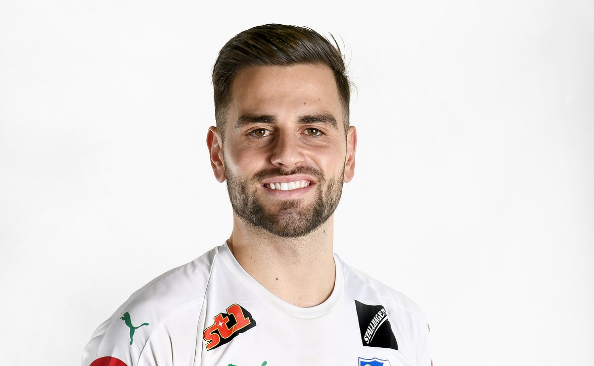 ​Peter Makrillos tuo laajaa kokemusta IFK Mariehamniin – "Pelin taso on korkeampi kuin odotin"