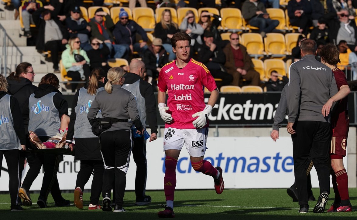 "Olo oli itsevarma ja onnistumisiakin tuli" - Anton Munukalle yllätysdebyytti FC Lahden maalilla