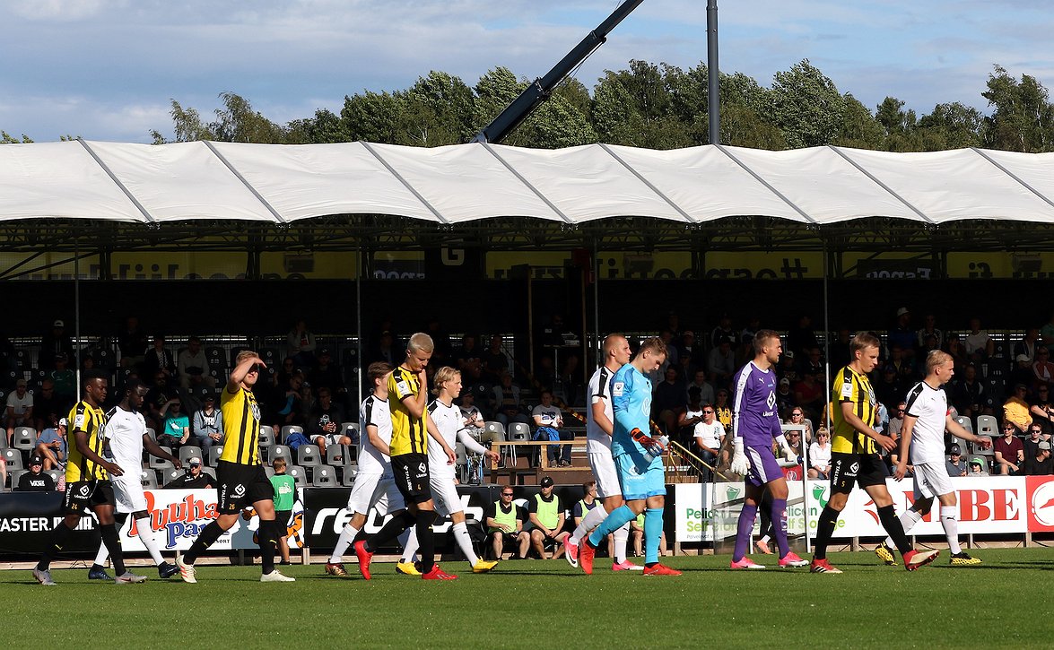 ​"Uskon nuoriin pelaajiin" – Petri Vuorinen tekee arvokasta työtä Hongassa