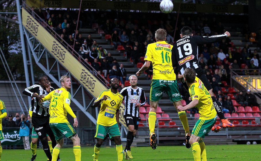 Neljä seuraa uusiin voittoennätyksiin