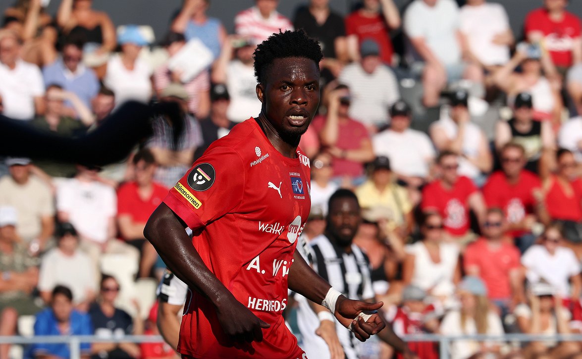 "Voimaa, nopeutta ja laatua" - Michael Ogungbaro jatkosopimukseen Jaron kanssa