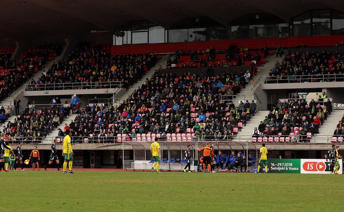 Ilves-kannattajat päättivät: Lauantain 50 katsomopaikkaa Ilveksen junioreille