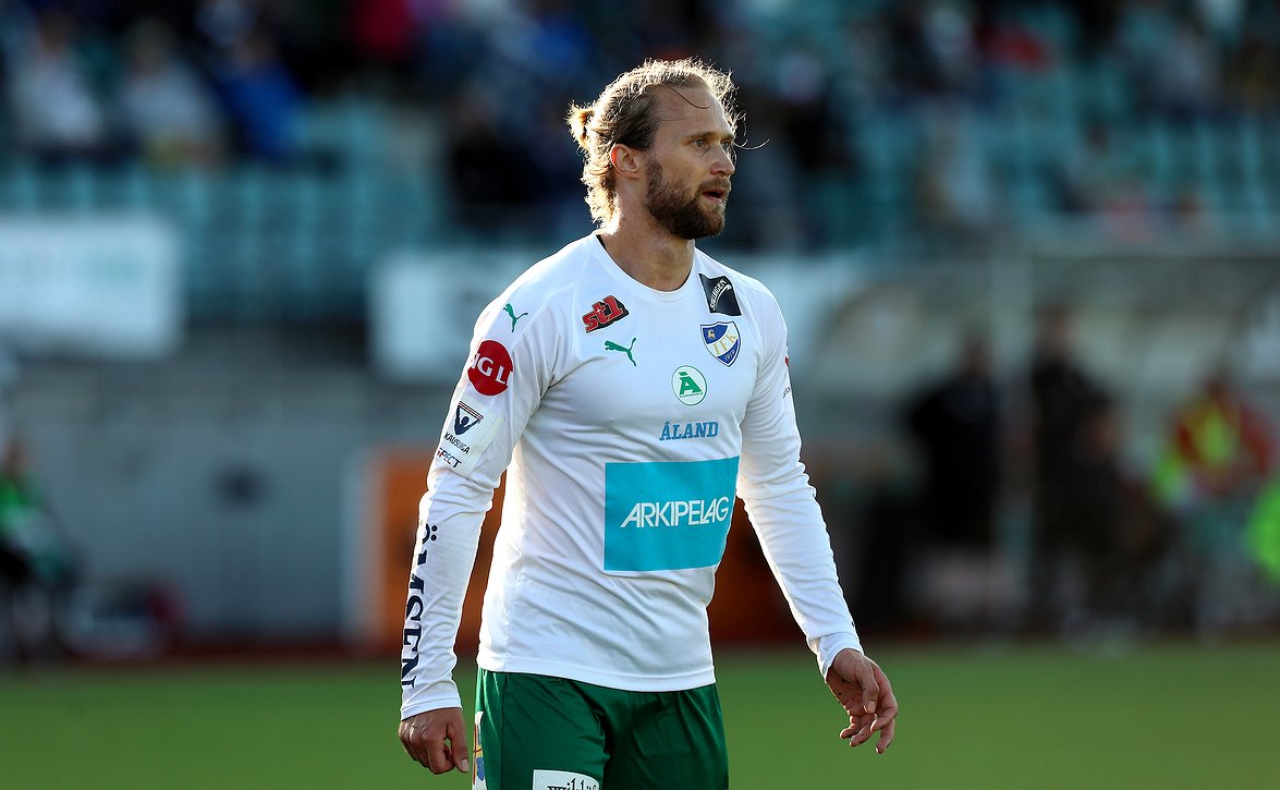 ​"Pitää tehdä parempia valintoja" – IFK-hyökkääjä Akseli Pelvas kaipaa maaleja