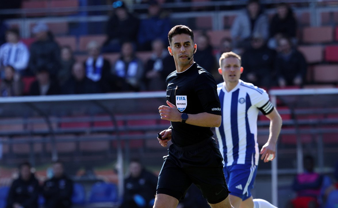 ​Mohammad Al-Emaran erotuomarikolmikko UEFA Youth Leaguen välierässä perjantaina
