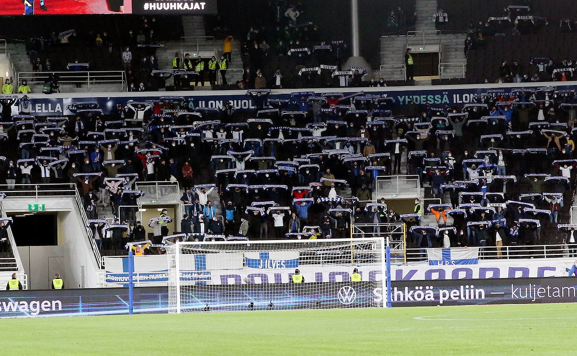 Olympiastadion täyttymässä Huuhkajien MM-karsinnan päätösotteluun