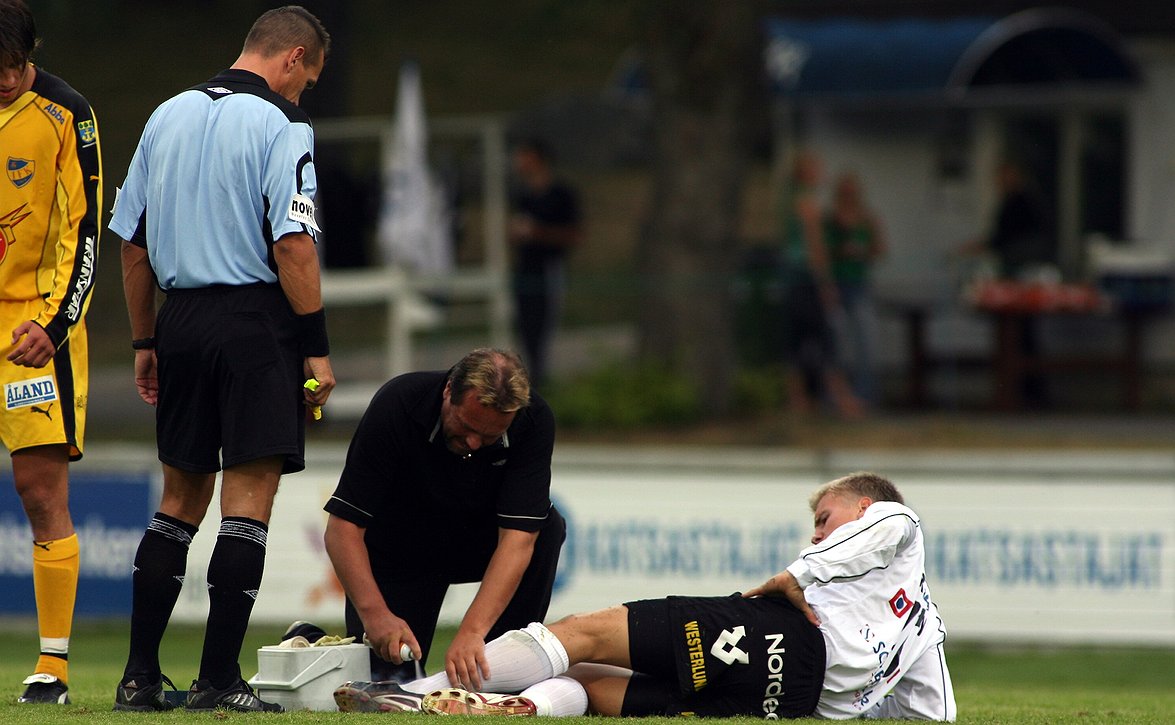 Kalle Myyrälle FC Hakan Juuson Plaketti