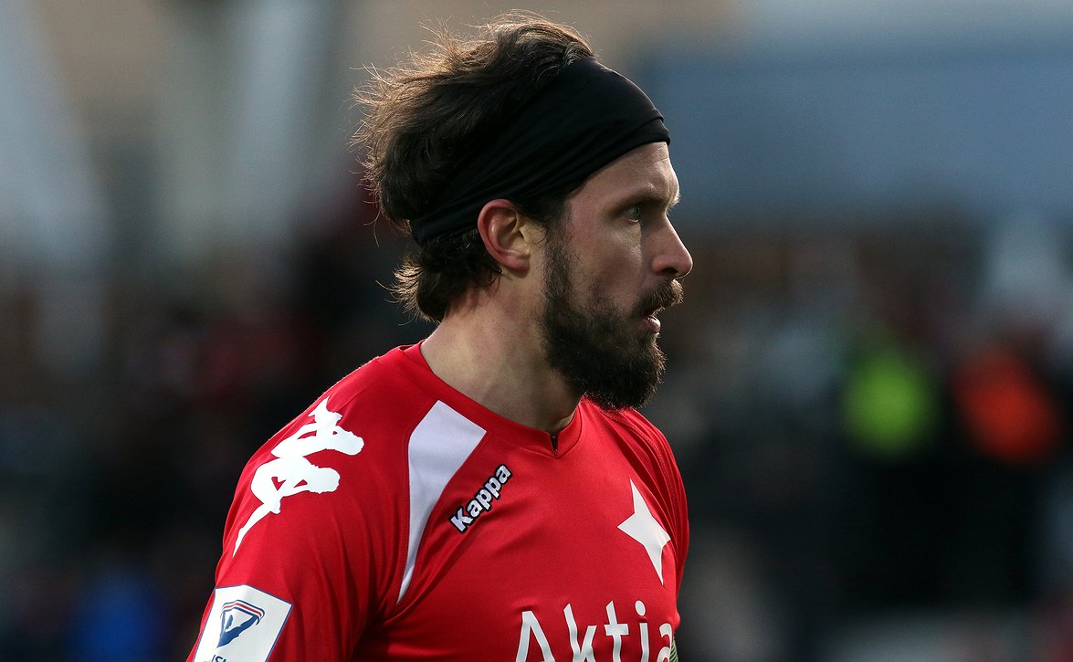 HIFK-pelaajia vierailulla Cygnaeuksen ala-asteella