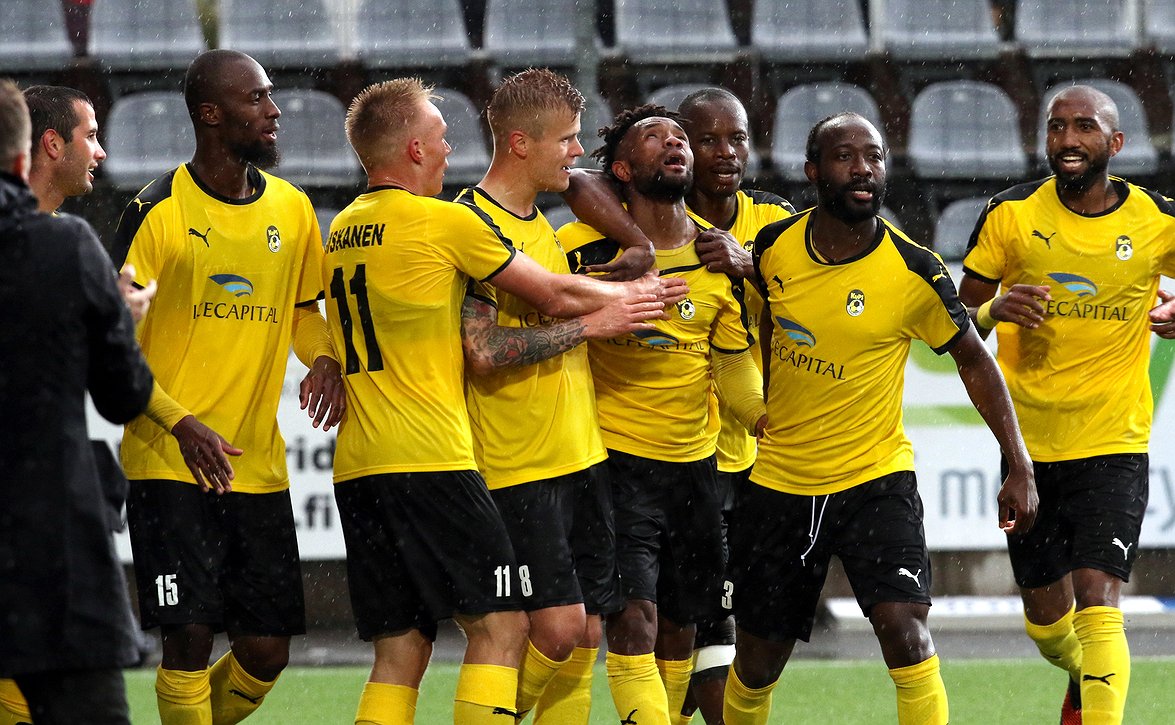 ​KuPS avasi harjoituskauden murskalukemilla - testipelaaja iski heti hattutempun