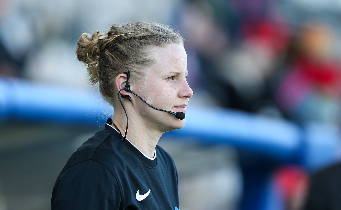 Historiaa lauantain HJK- FC Lahdessa - Heini Hyvönen ensimmäisenä naisena avustavana erotuomarina