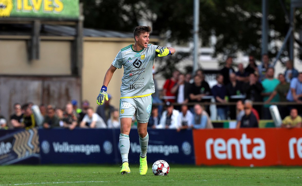 Mika Hilanderin pelipaita hyväntekeväisyyshuutokaupassa