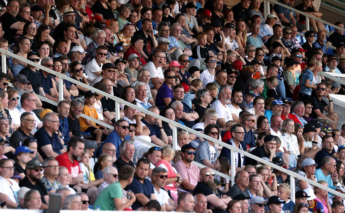 Haka uudisti verkkokauppansa - toteutus opiskelijayhteistyönä