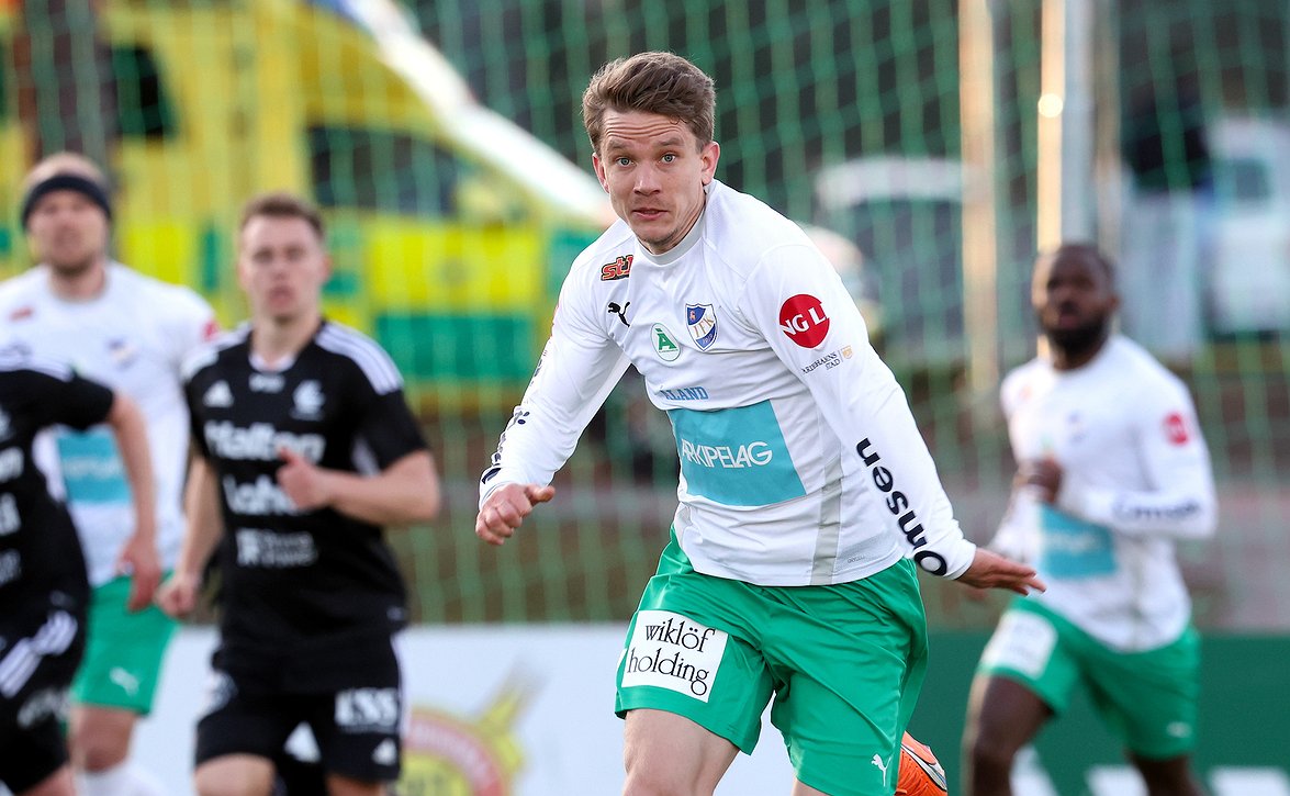 ​Robin Sidiltä kehut SJK:lle: "He ovat muuttaneet pelitapaansa ja pelaavat tehokkaasti"