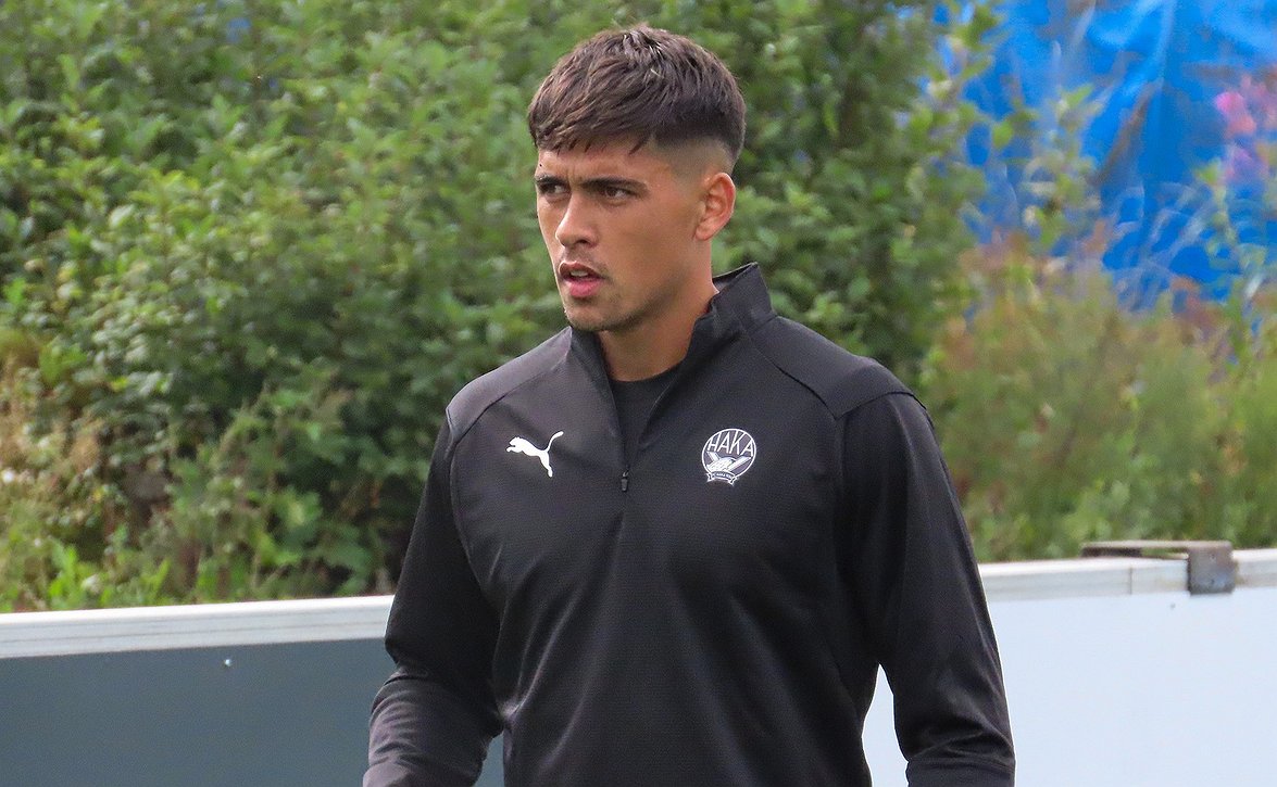 "Neuvottelut etenivät nopeasti" - Logan Rogerson Hakaan pysyvällä sopimuksella