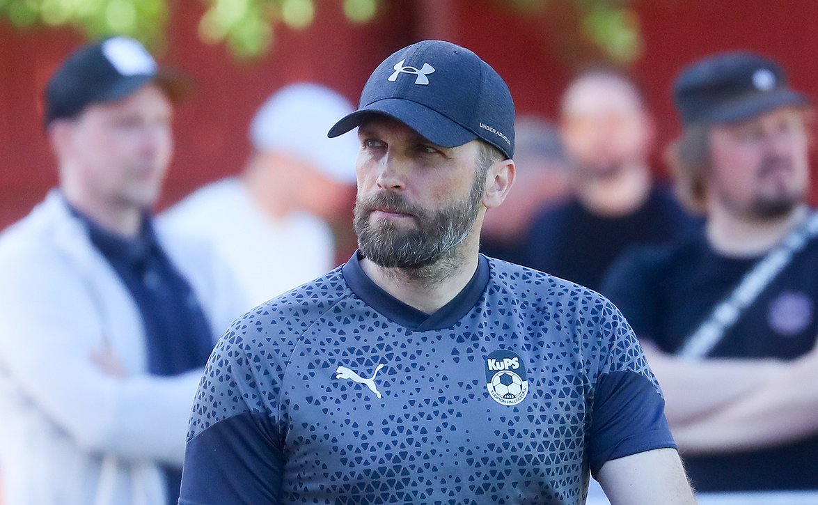 "Normaalisti sopimuskauden loppuun" - Huuhkajapesti ei vaikuta Jani Honkavaaran KuPS-valmennukseen