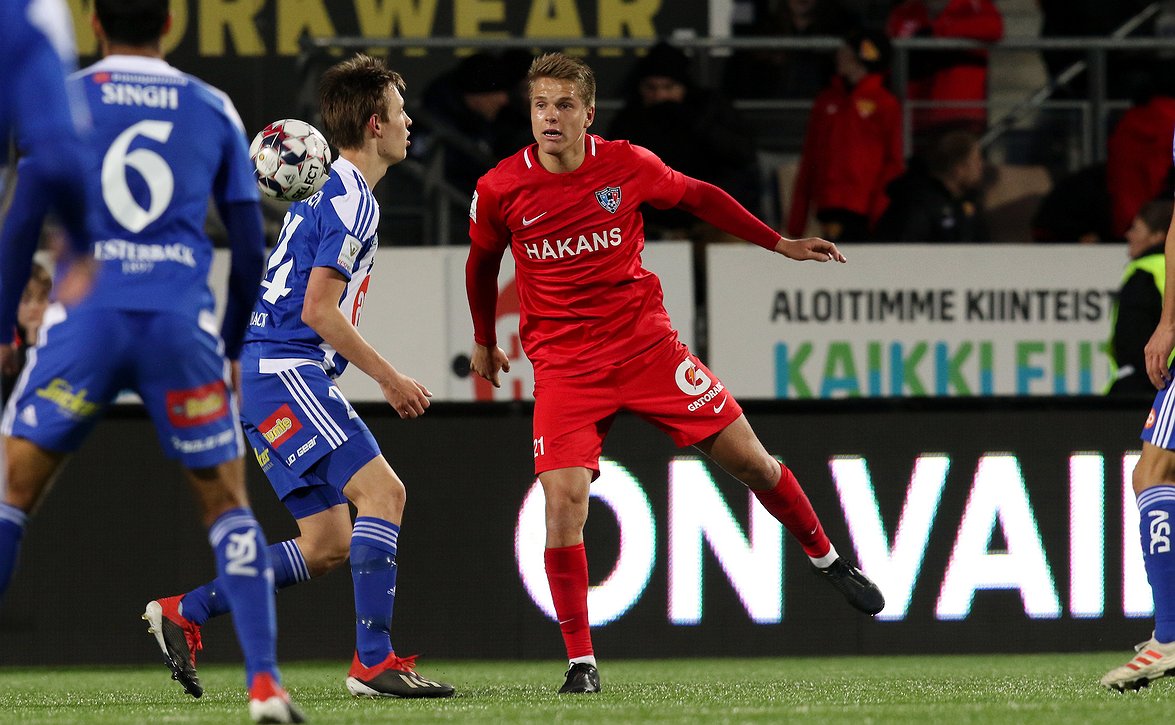 Niilo Mäenpää Pikkuhuuhkajien mukaan