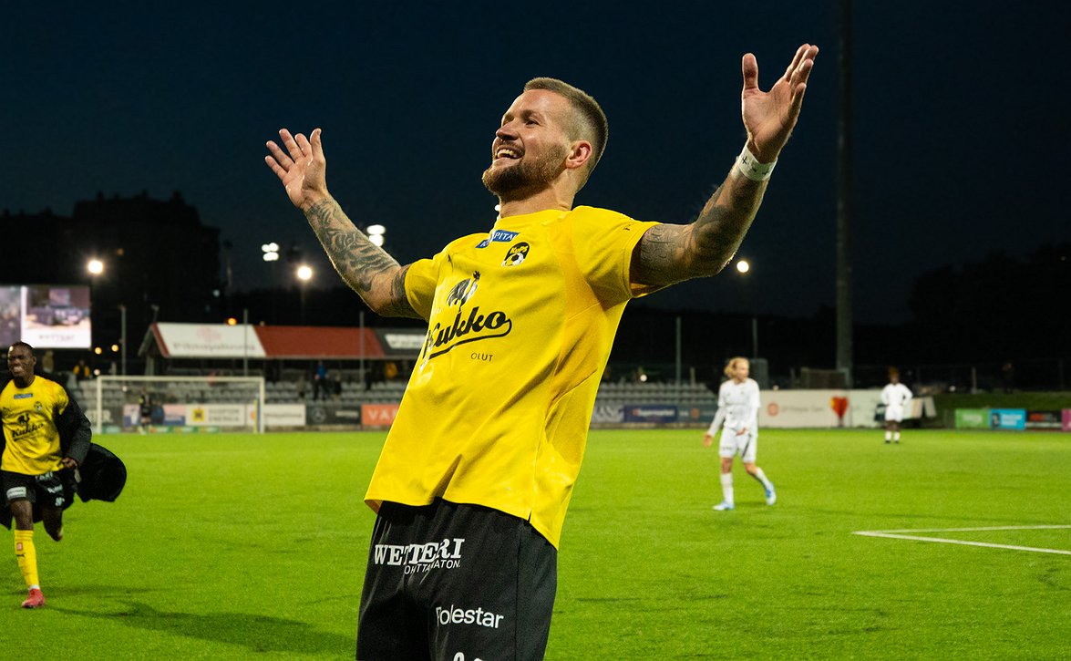 ​"Kukaan ei antanut mahdollisuuksia, mutta me uskoimme" – Piotr Parzyszek hehkutti KuPS:n taistelua