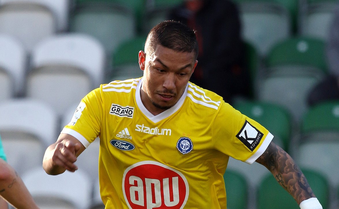 Mosa toivoo vastuuta Huuhkajissa: "Aina iso juttu pelata kotona"