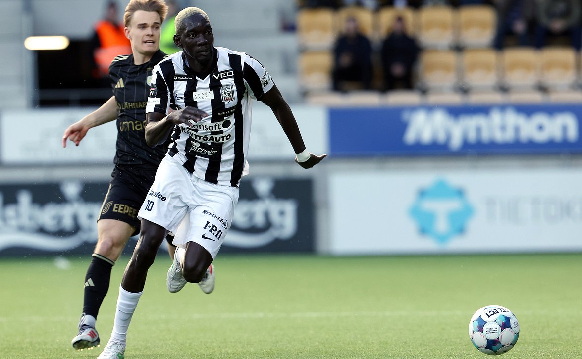 "Harmi että yhteistyö päättyy" - tehomies Maissa Fall jättää VPS:n