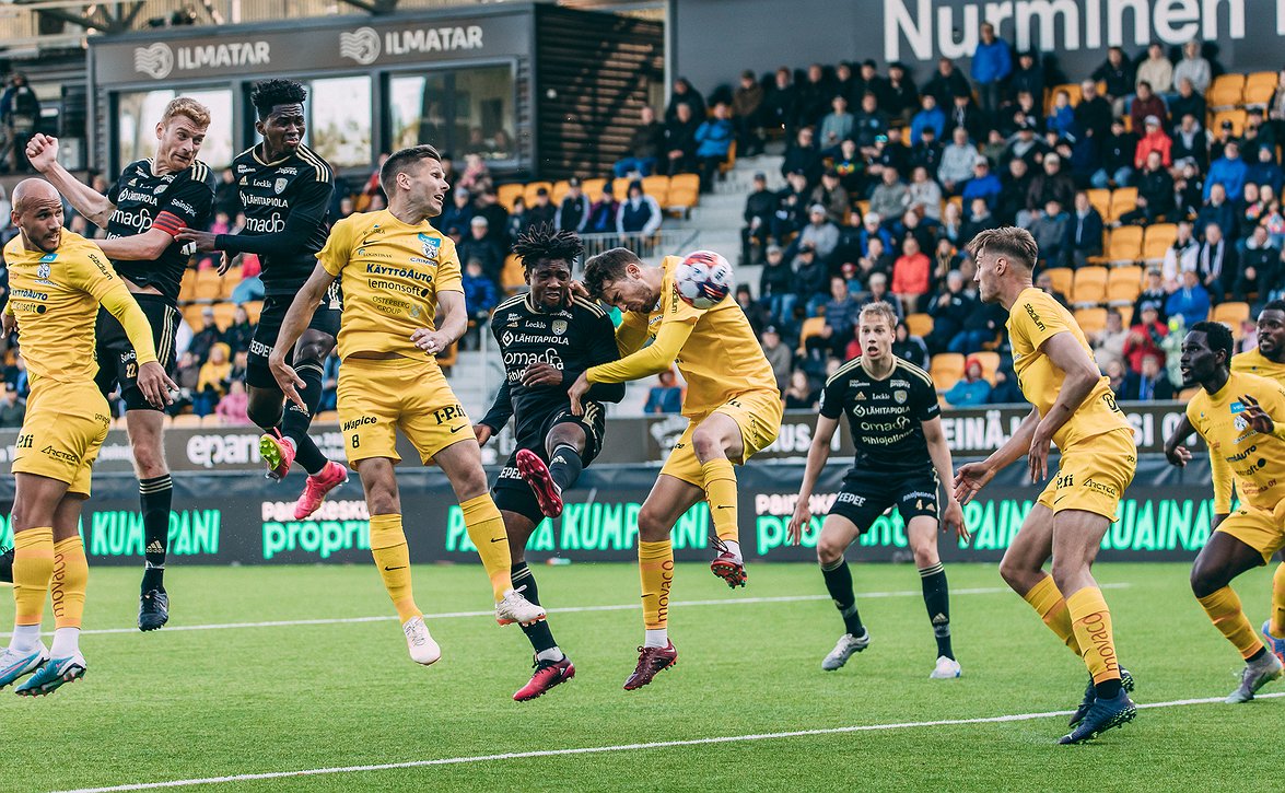 ​Studioisäntä Tero Karhu odottaa täyttä tupaa Vaasaan