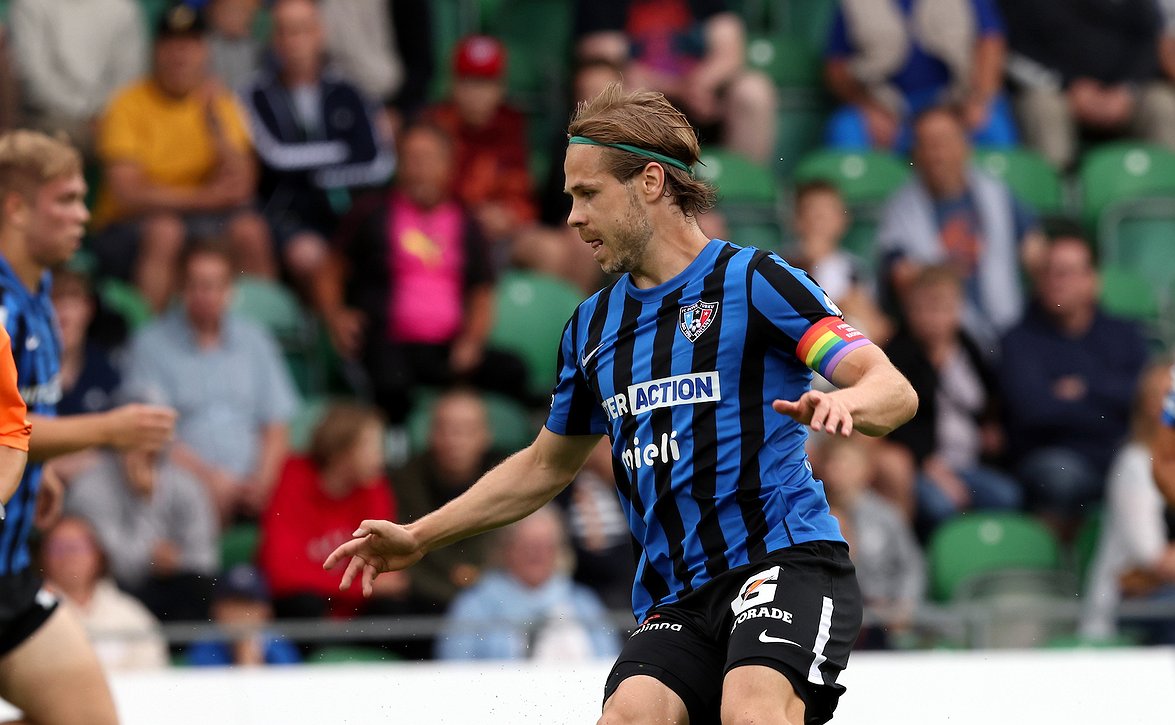 Aleksi Paananen Interistä HJK-paitaan - "Hienoa siirtyä uuden haasteen pariin"