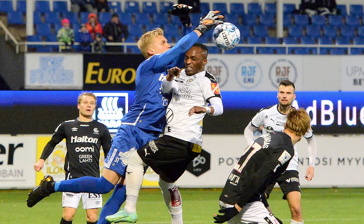 "Ei kannata tehdä vielä mitään johtopäätöksiä" - Haka testasi runsaasti perjantain ottelussa