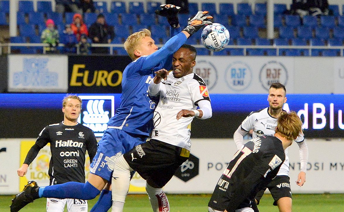 "Välillä kävi tuurikin" - Joona Tiaisella hikinen iltapuhde FC Lahden maalilla