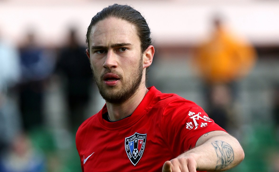 Vahid Hambo harjoittelee KuPS:n riveissä maaottelutauon