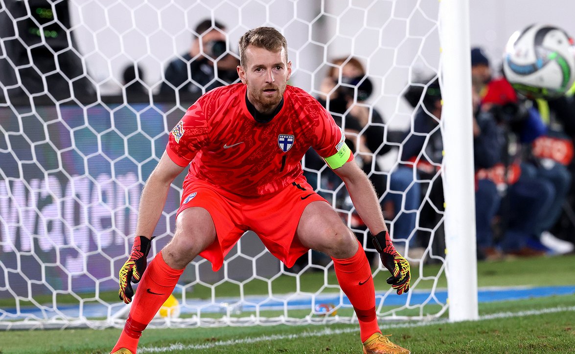 "Erilaisia persoonia" - Huuhkajien kapteenisto tutussa kokoonpanossa myös Jacob Friisin aikana