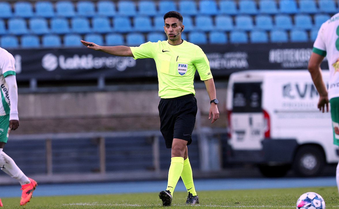 Mohammad Al-Emaran kolmikko tuomitsee keskiviikkona UEFA Youth Leaguessa Itävallassa