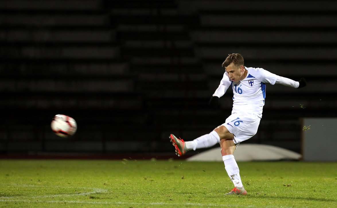 Romania kaatoi Pikkuhuuhkajat