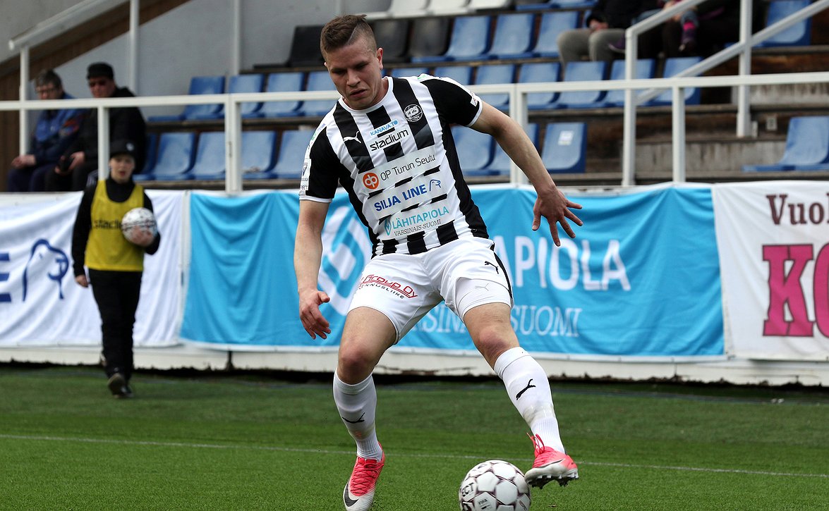 TPS lahjoittaa turkulaislapsille aidot pelipaidat 