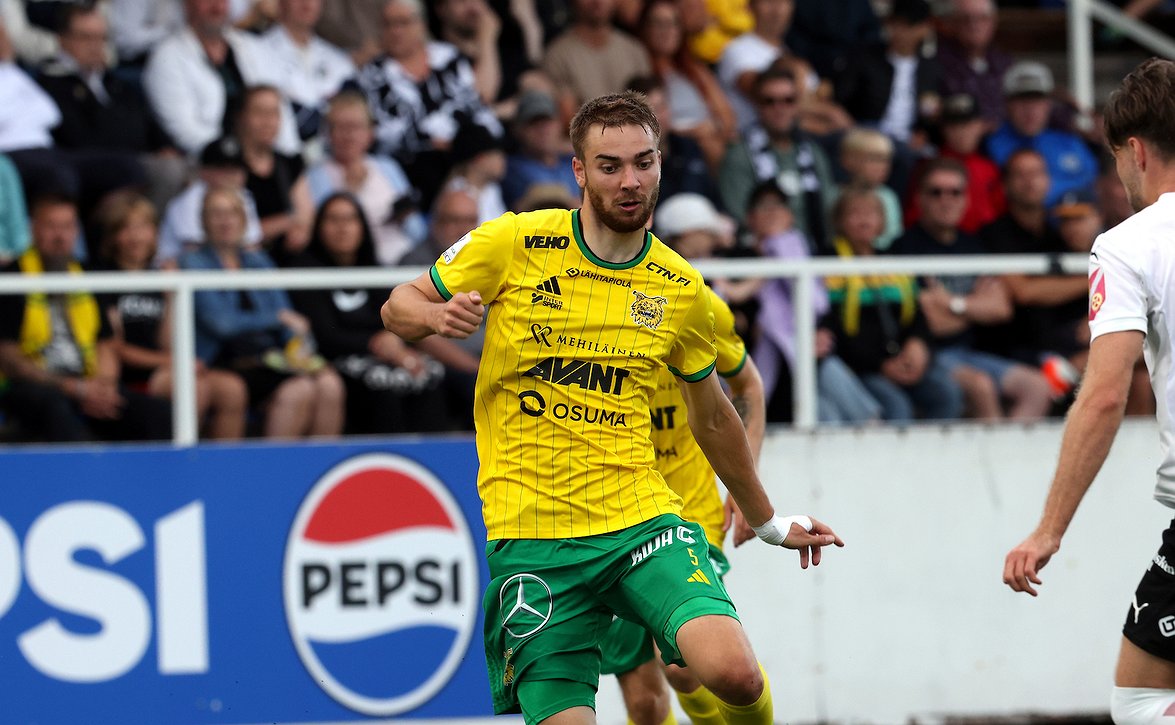 "Hyvä luonnonnurmi ja hieno stadion" - Itävallan areenat ovat tuttuja Ilveksen Juhani Pikkaraiselle