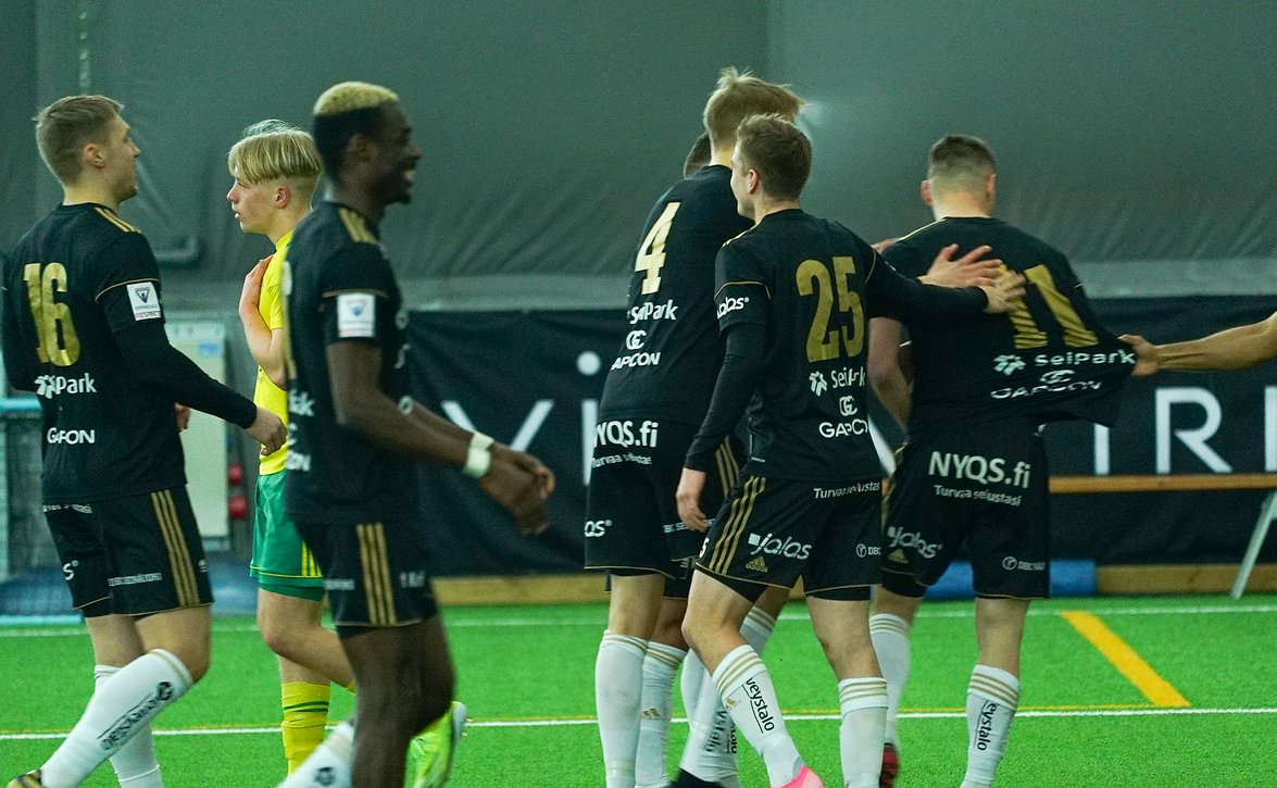 ​"Pelillä on kaksi tavoitetta" - sunnuntain SJK – IFK Mariehamn siirtyy Wallsport Areenalle