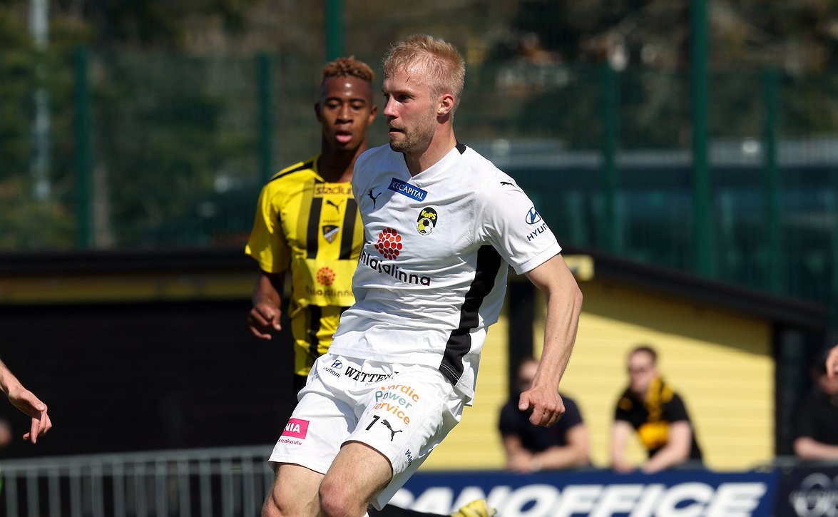 "Joskus nämä uppoavat ja usein ei" - KuPS:n Joona Veteli laukoi unelmamaalin FC Lahden verkkoon