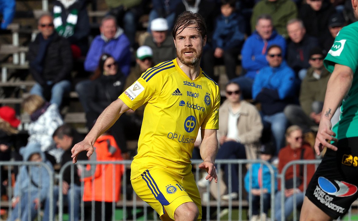 ​Aleksi Paananen nousi kaikkien aikojen TOP20:een – Sebastian Strandvall päätyi 318 otteluun