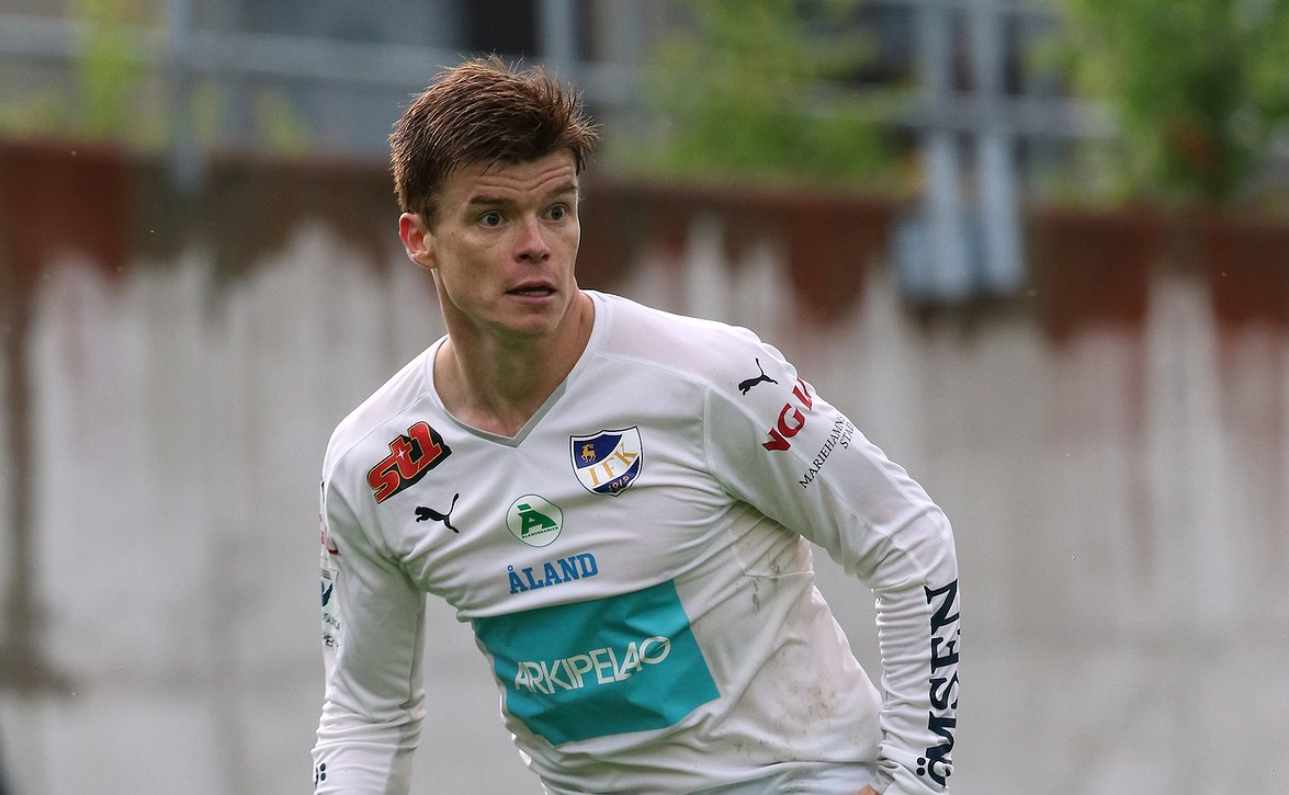 Albin Granlund iloitsee kutsusta Huuhkajiin