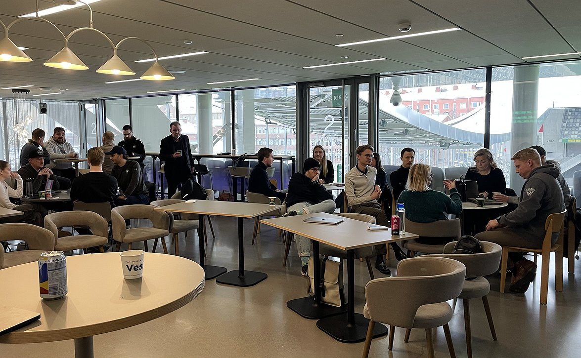 ​Kehitys on yhteinen – Veikkausliigaseurojen markkinointi- ja viestintätyöpaja järjestettiin Tampereella