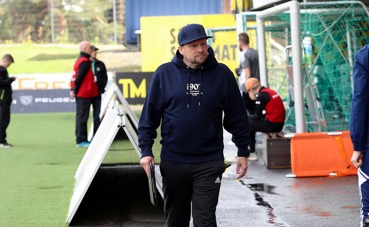 ​HJK vaihtaa päävalmentajaa - Toni Korkeakunnas korvaa Toni Koskelan