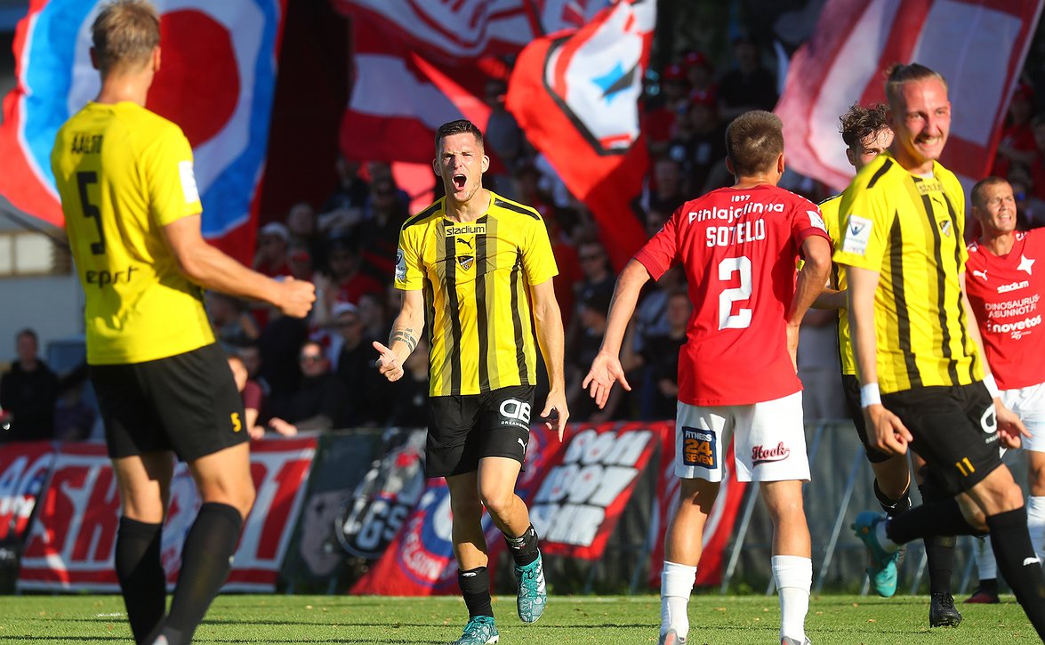 Runkosarjan neljänneksi viimeinen kierros pelattu - Honka maalierolla piikkipaikalle