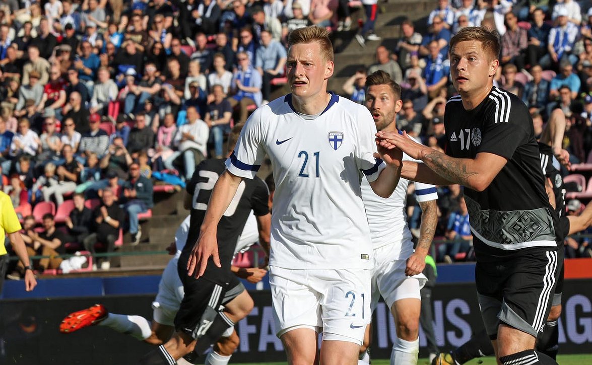 ​Seitsemän Veikkausliigapelaaja Huuhkajissa - kuusi hakee debyyttiään