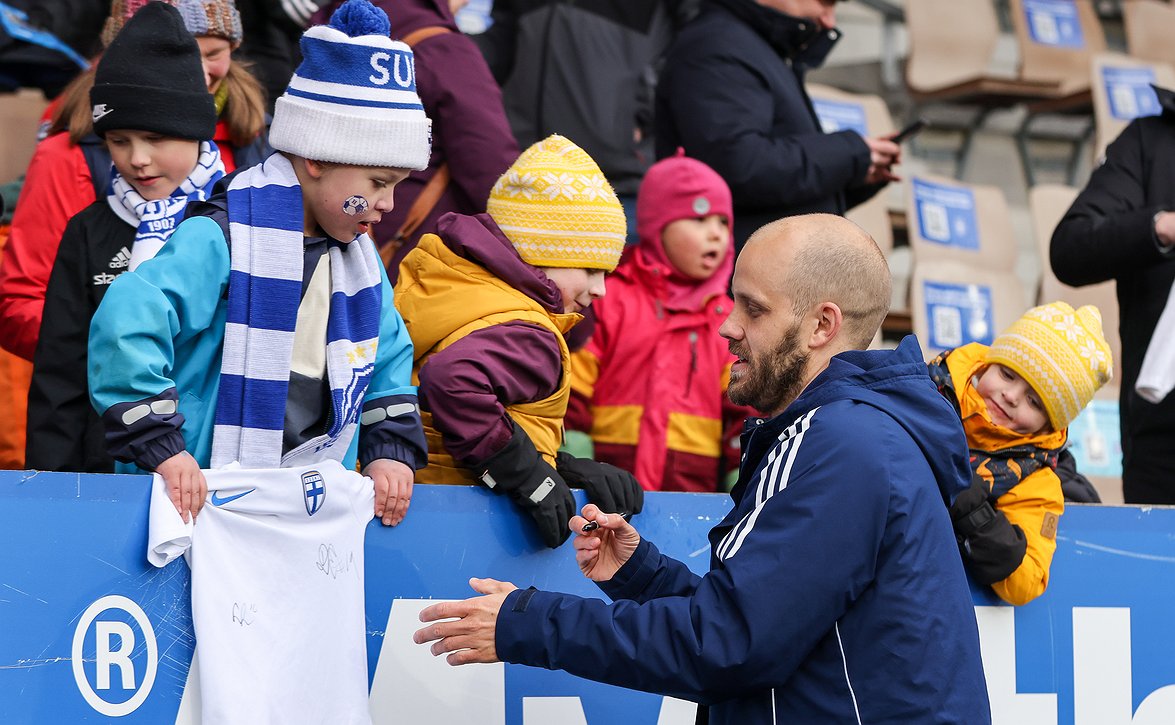 Lapset ilmaiseksi HJK:n perhepeleihin - ensimmäinen jo lauantaina 30.5.